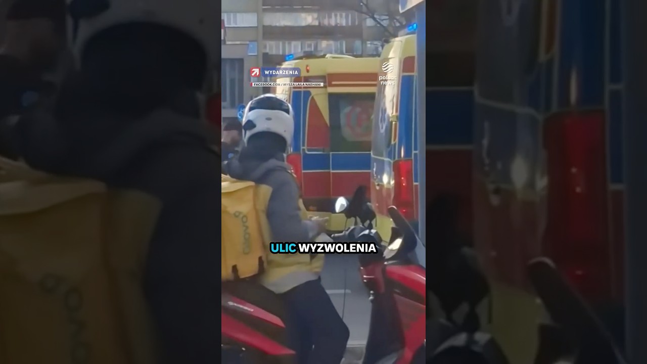 Potężne uderzenie. Ambulans z pacjentem przewr&oacute;cony