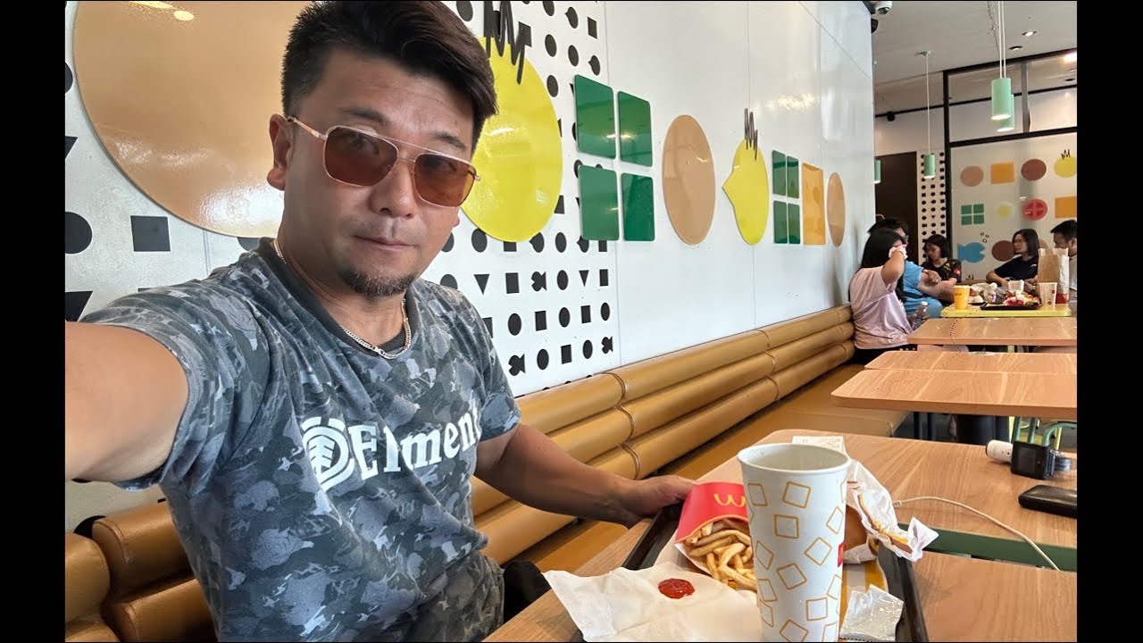 海外マクドナルド【生配信】マレーシアのコタバル市街のマクドナルドでトリプルチーズバーガーセット！タイのナラティワート県スンガイコーロックから移動Macdonalds,Kotabaru,Malaysia