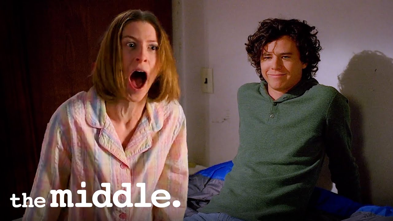 Axl Moves in with Sue | The Middle