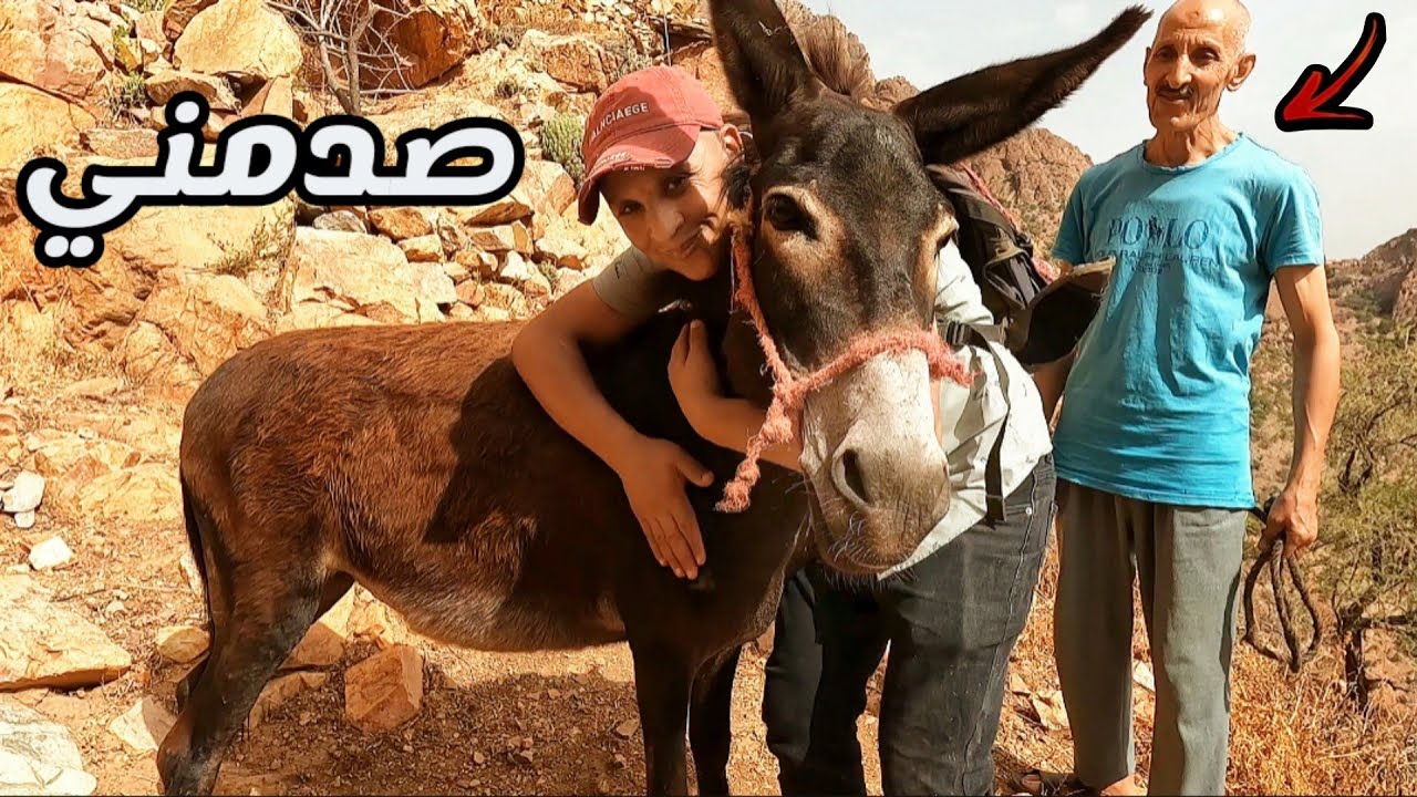 رجل كيعيش بوحدو😲في قرية معزولة في أعماق جبال الأطلس رغم قساوة الحياة فتح ليا🚪 باب دارو عرض عليا لغدى