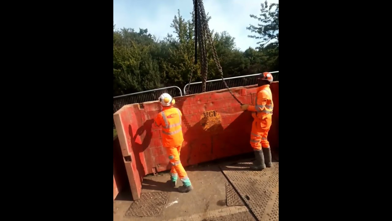 Build a main hole lifting with the 14 tone Hitachi