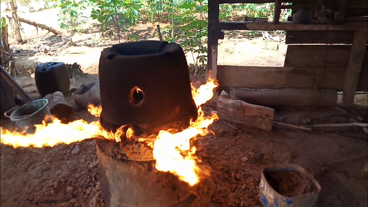 Bahan bakarnya tungku pandai besi ini unik banget/pande besi/black smith