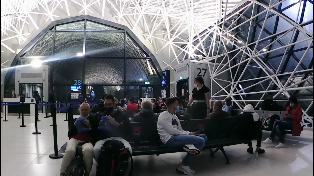 ✈️ Zagreb Airport Croatia | Ryanair Flight from Podgorica, Montenegro | October 2021 🇲🇪🇭🇷