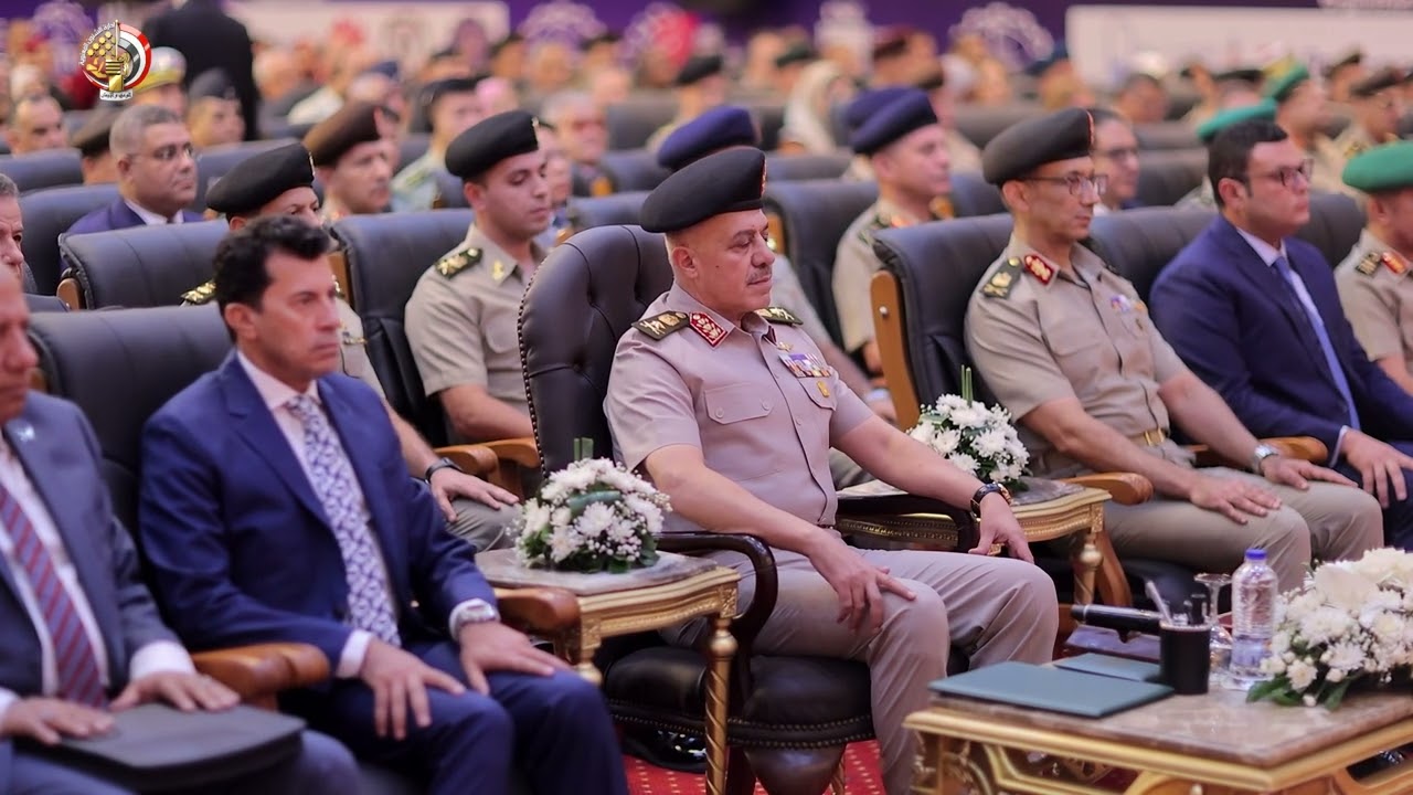 الفريق أحمد خليفة رئيس أركان حرب القوات المسلحة يشهد فعاليات اليوم العلمى للكلية الفنية العسكرية