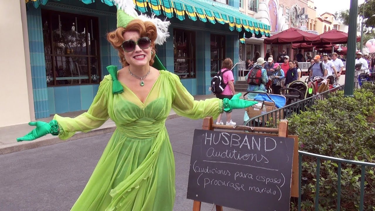 Citizens Of Hollywood - HUSBAND AUDITIONS - Mimi Kaboom - Streetmosphere - Disney Hollywood Studios