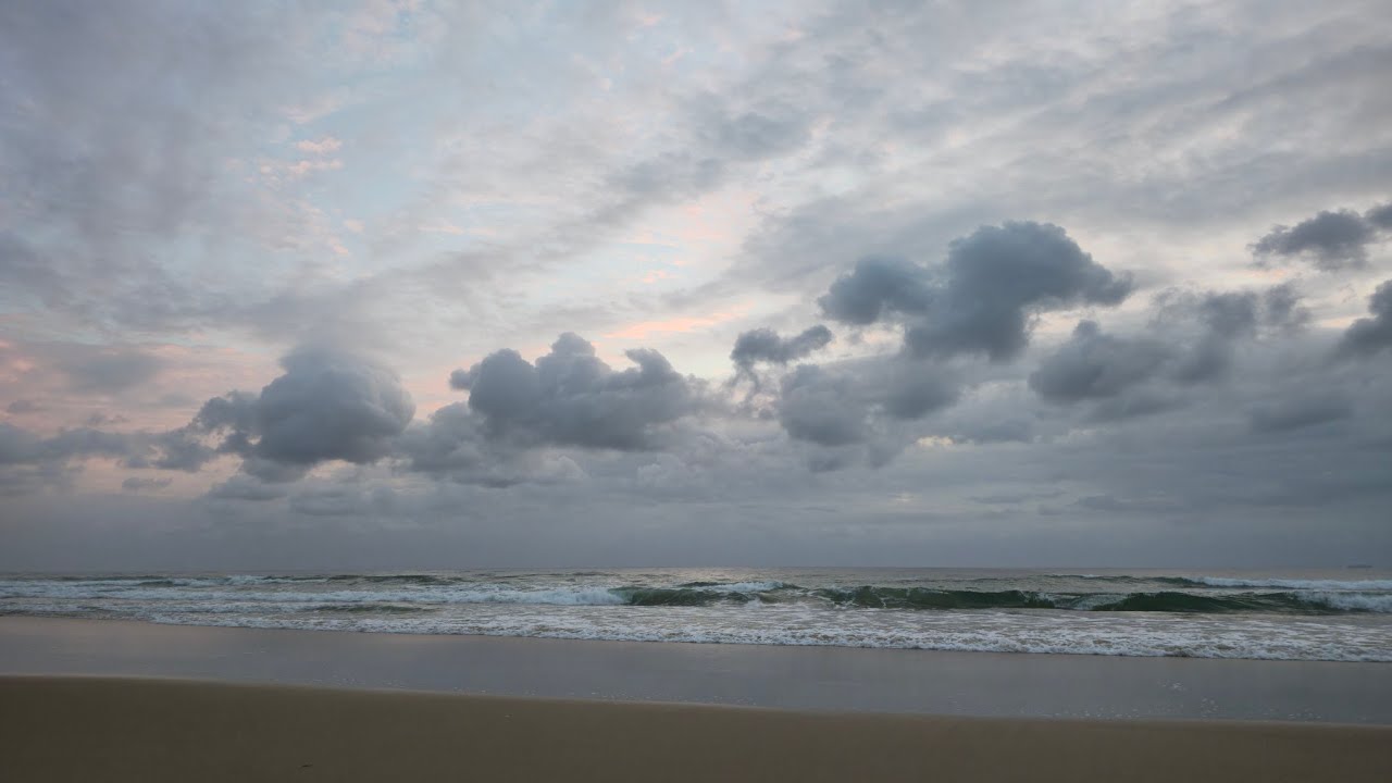 Heavy Morning at Mudjimba, Australia | Sunrise 159 – Textured Clouds | UHD, 4K
