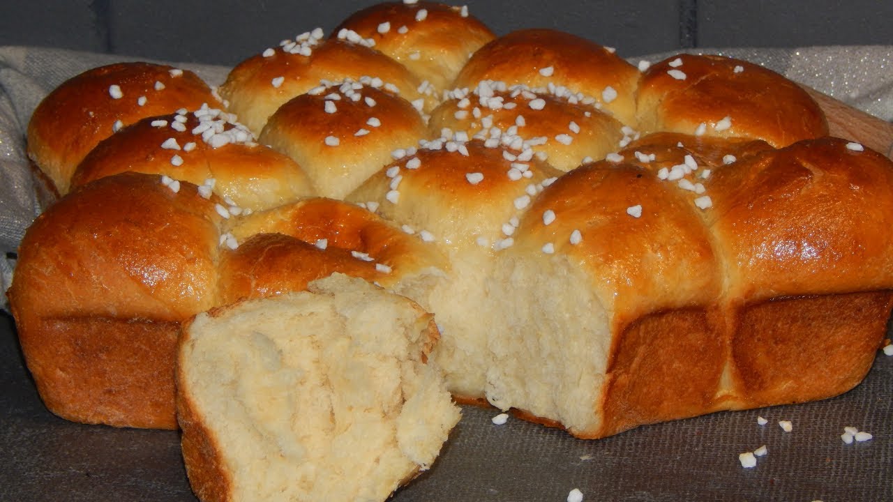 Panbrioche con farina di mandorle e latte condensato