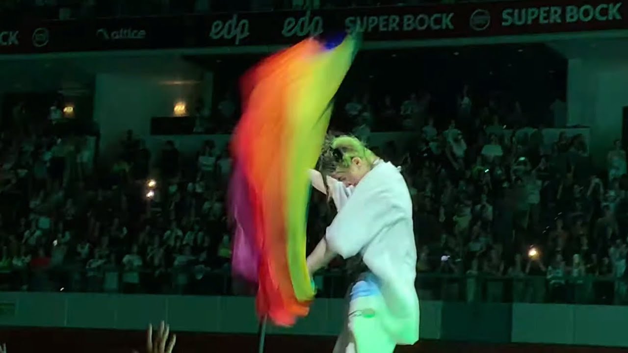 Billie Eilish - wish you were gay (Live) #5YearsOfWWAFA