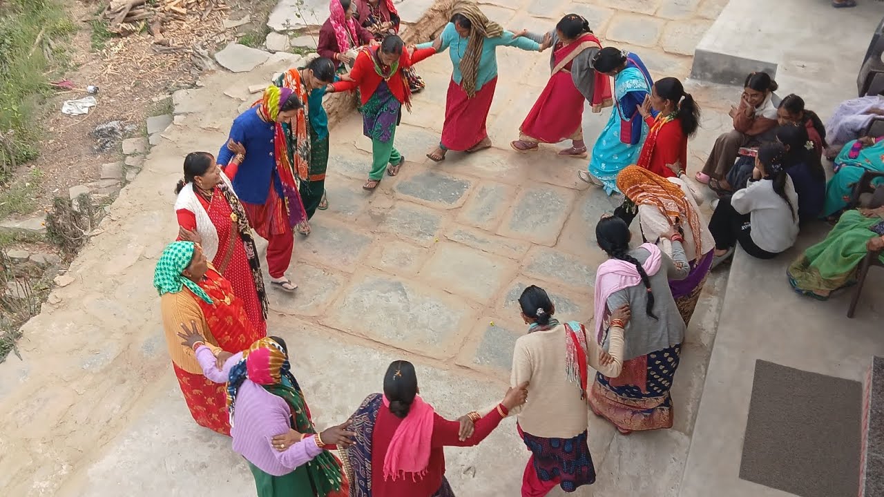 आज हमारे पड़ोस में हुआ झोङों का कार्यक्रम