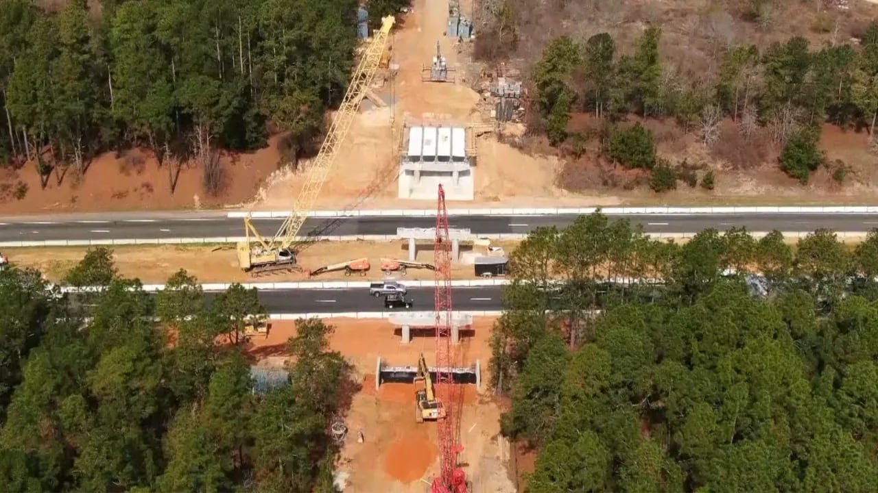 Продолжается перекрытие полос движения на трассе I-20 в районе реконструкции моста на Олд-Воклюз-...