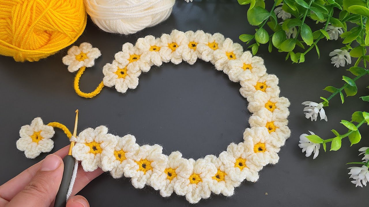 💰 I made 50 in one day and I sold them all! This is the super easy flowers crochet. EASY Crochet.