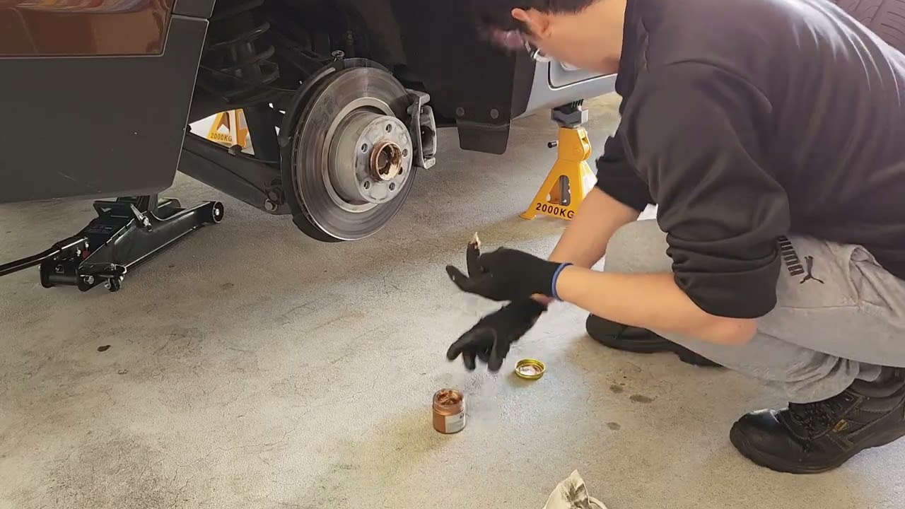 2017 BMW X3 XDRIVE20D F25 B47 | Rear Brake Bleeding /w pressure bleeder