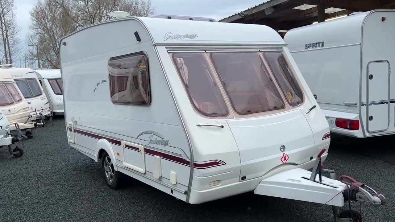 Продается двухэтажный караван Swift Fairway 390 2004 года выпуска.