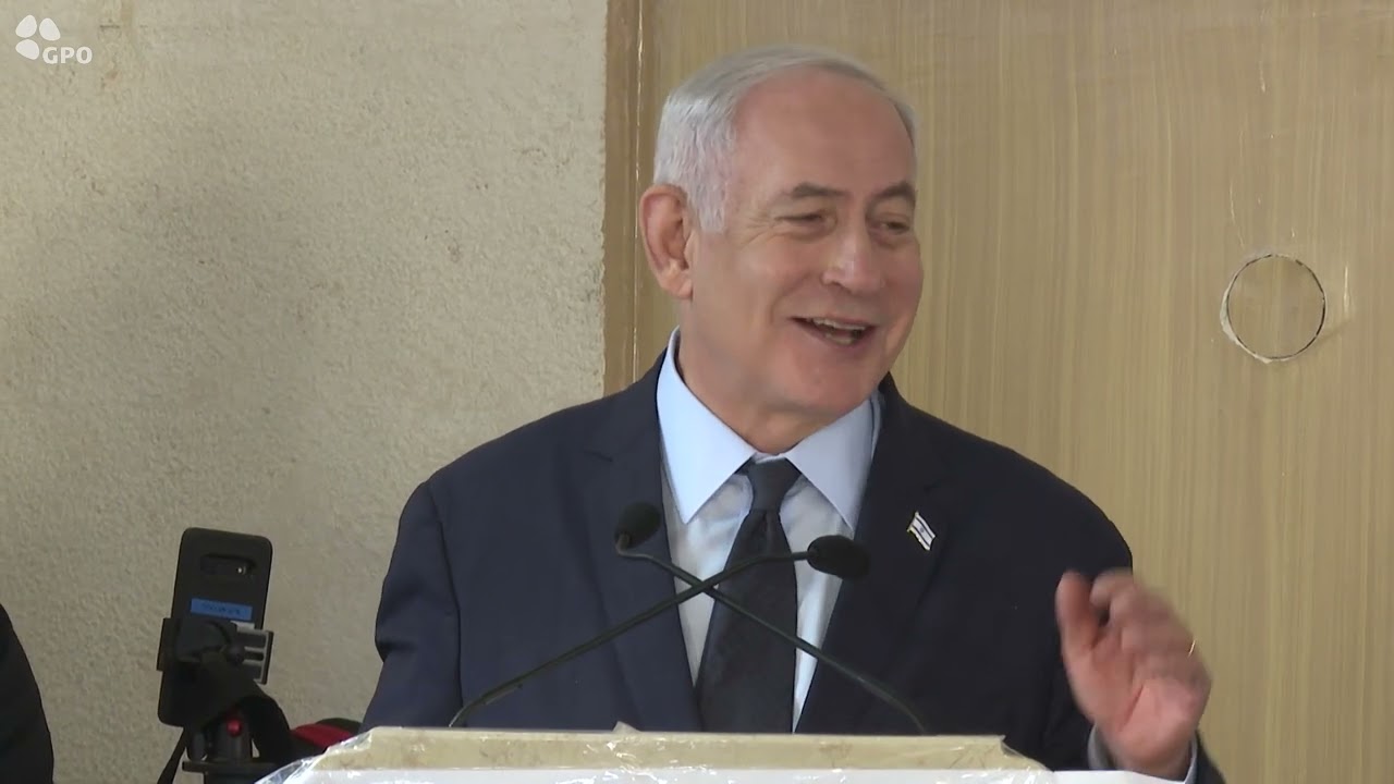 ראש הממשלה נתניהו ורעייתו השתתפו בטקס הלוויתו של הזמר דדי גראוכר ז