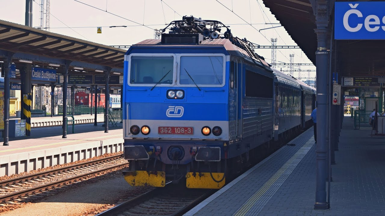 Ex 532 JOSEF SEIDEL (Česk&yacute; Krumlov ► Praha-Hole&scaron;ovice) ve stanici Česk&eacute; Budějovice