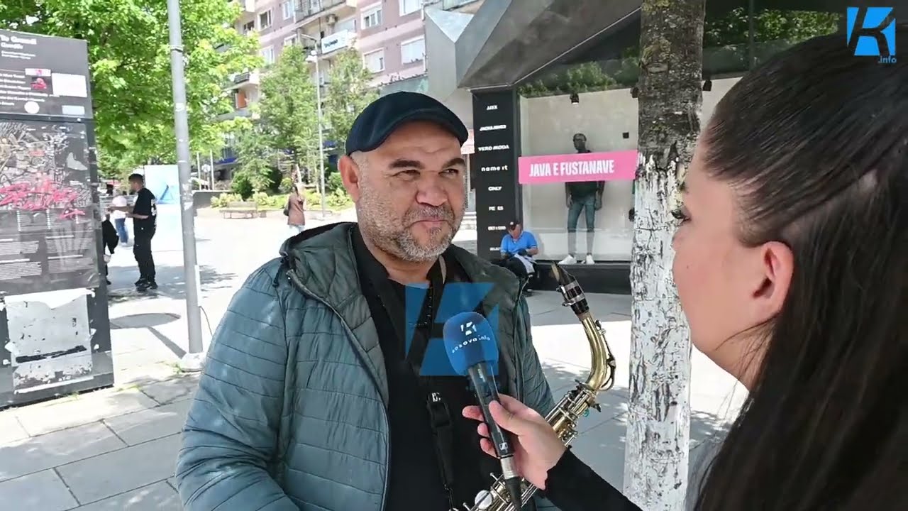 Kush është njeriu me saksofon në sheshin e Prishtinës, ai rrëfehet për jetën e tij para kamerës?
