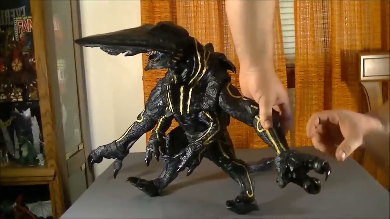 Super Unimportant Reviews Vol 8- NECA Pacific Rim HKB Gipsy Danger, 18 inch Knifehead, and Model Kit