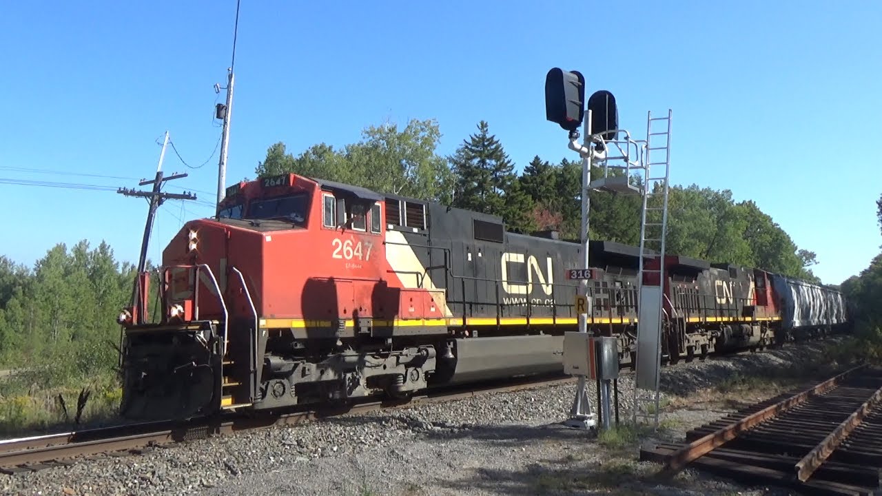 Dash-9s Lead a Decent Size Manifest Train CN 507 towards Westchester Station, NS