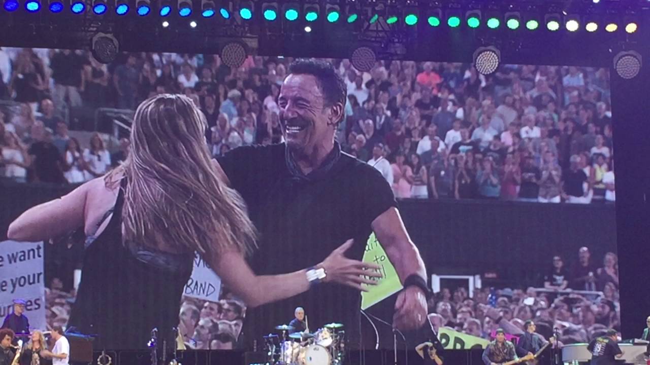 Bruce Springsteen Dancing in the Dark dancers 8/30/16 MetLife Stadium