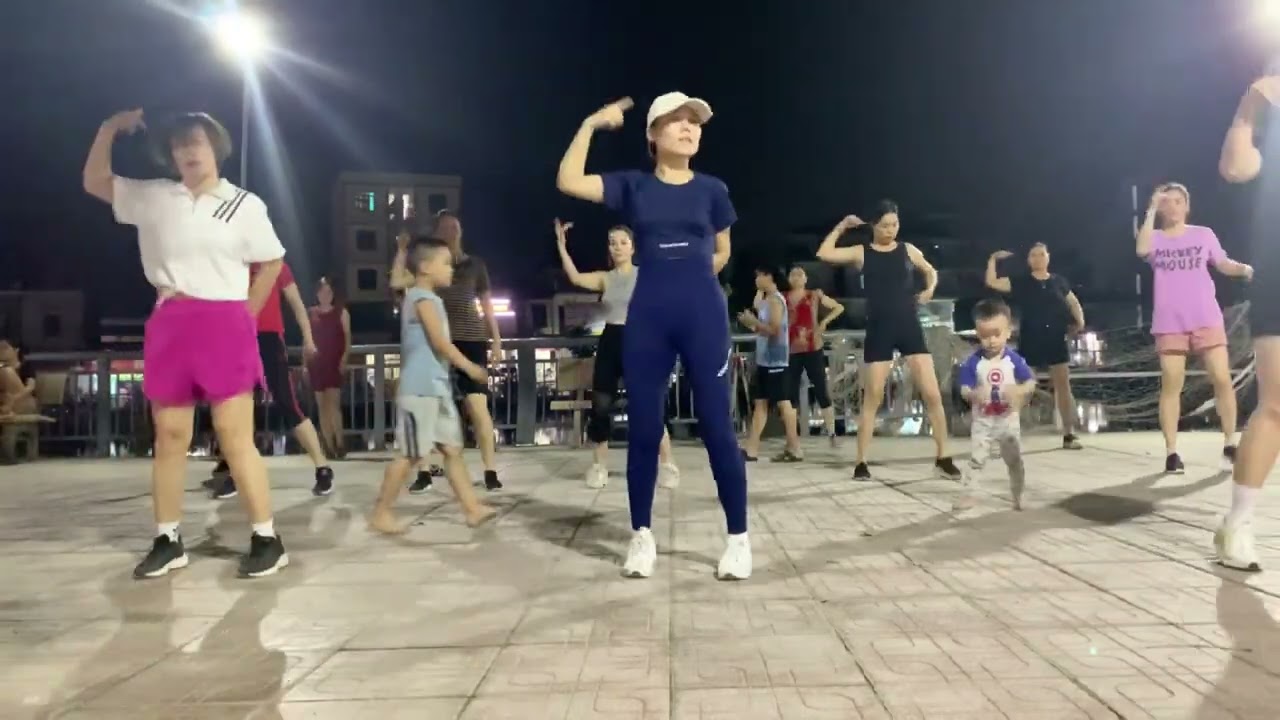 Nhảy dân vũ thể thao - “ Chờ ngày hoa nở” 32 bước đơn giản dễ tập nhạc hay có hướng dẫn từng bước ạ