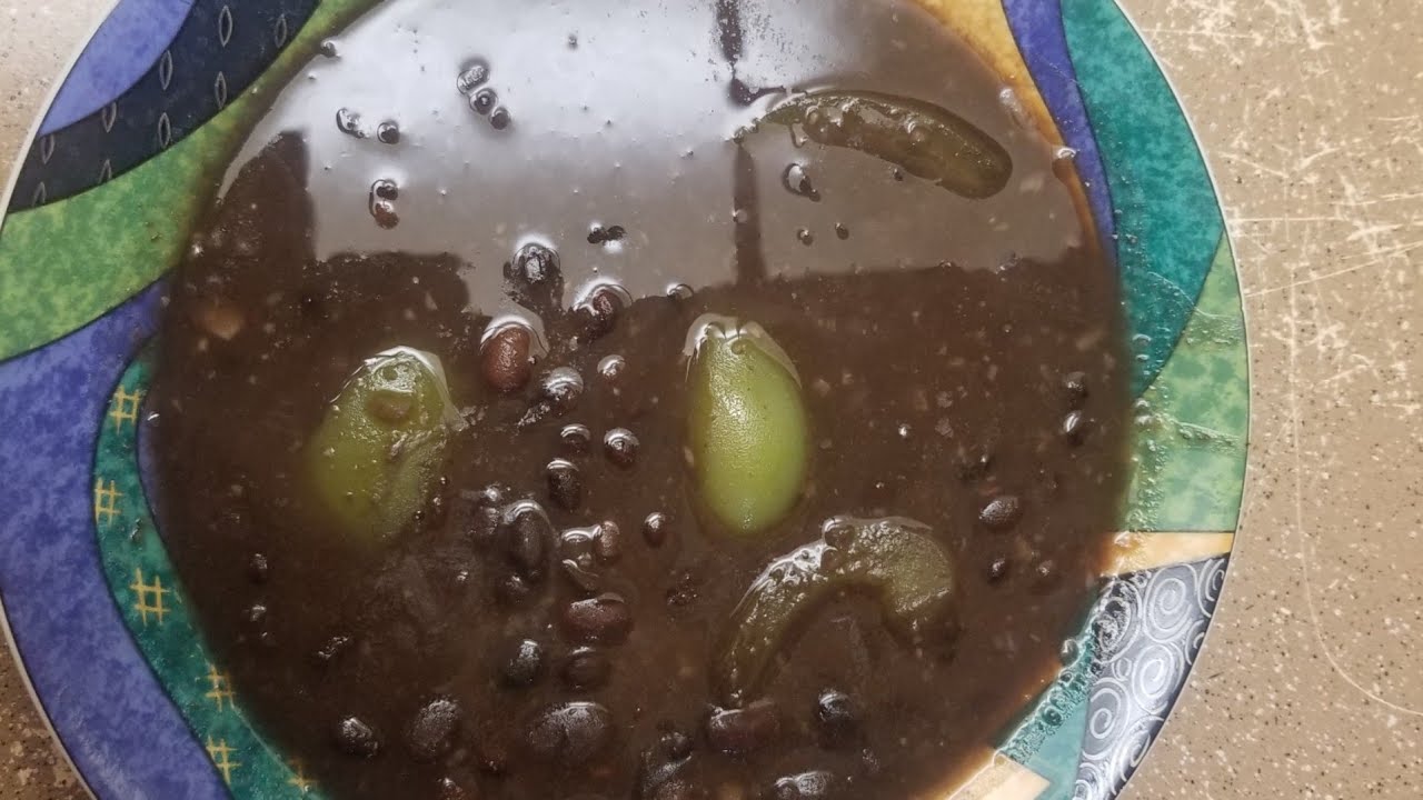 potaje de frijoles negros .cubanos .hechos con mucho amor para ustedes .no se lo pierda.