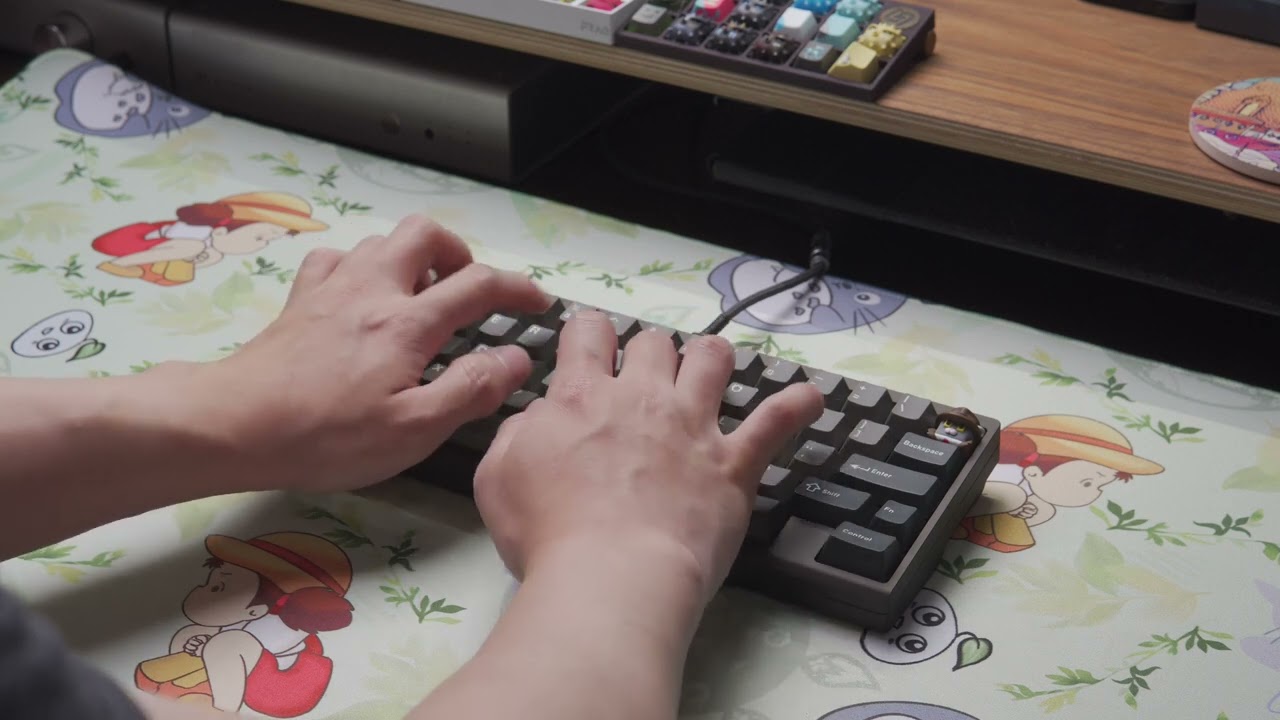 Hand Engineering 2000 Mini SE with lubed MX Blacks Typing Sounds