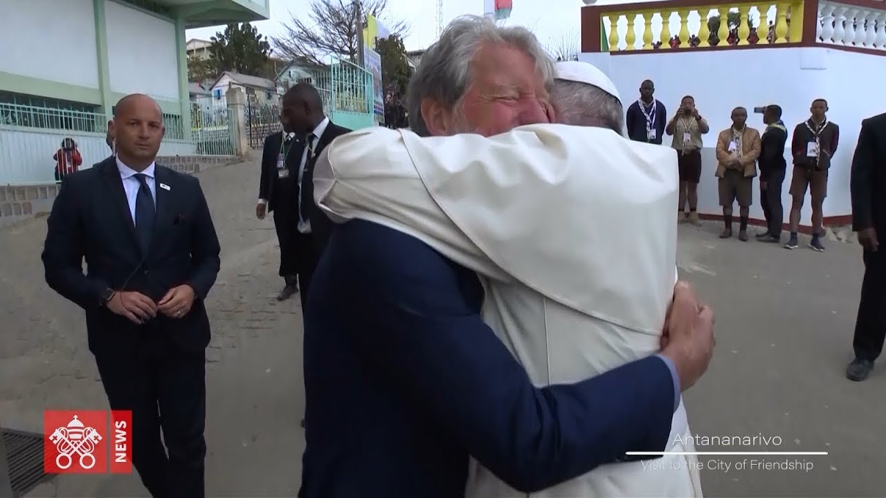 Papežev tretji dan na Madagaskarju v eni minuti