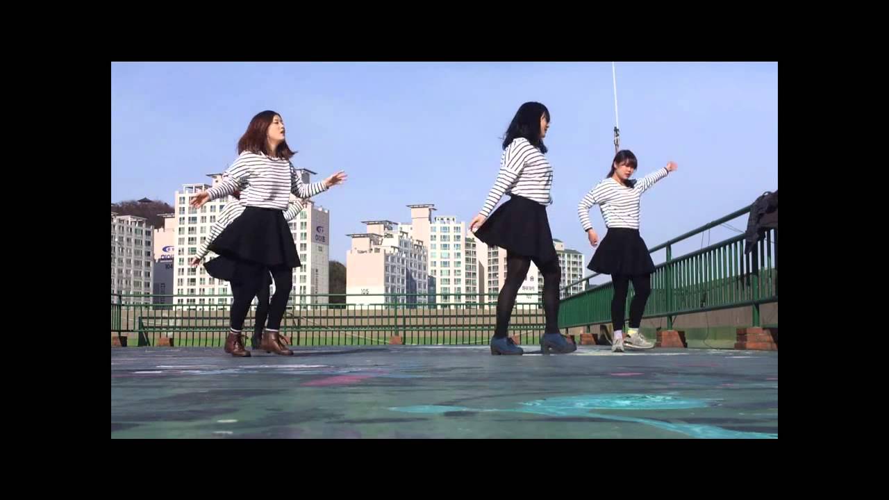 Korean students Indian song