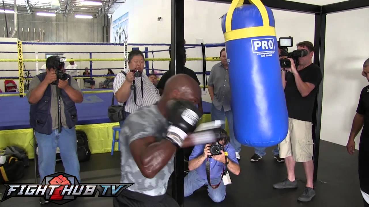 Timothy Bradley vs. Juan Manuel Marquez- Bradley full mitt and bag workout