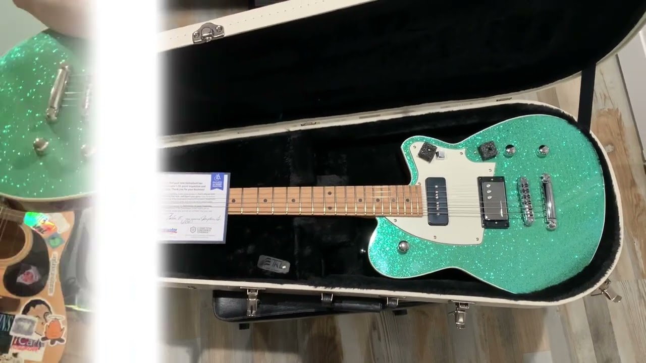 Guitar Unboxing + riff with light reverb 