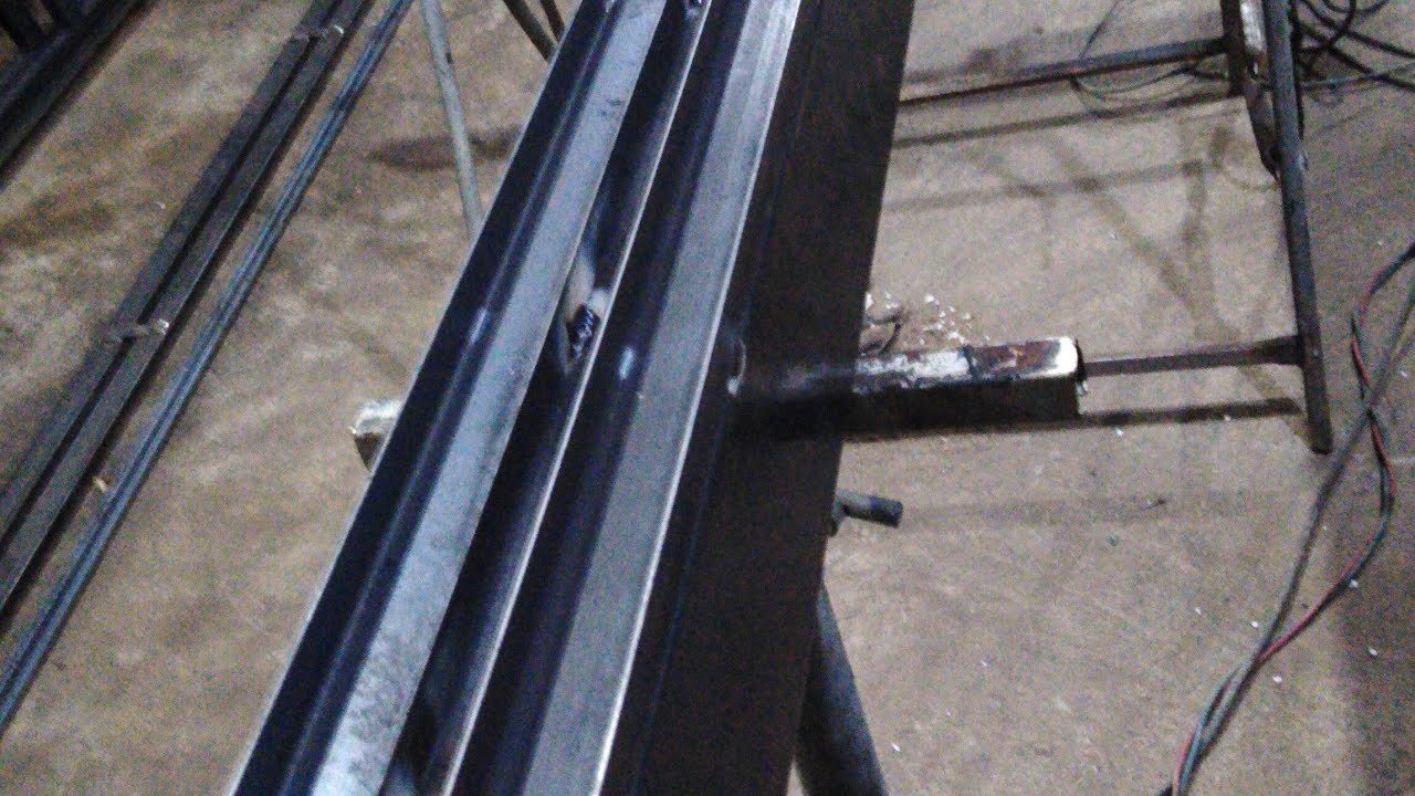 Solda em perfil enrigecído. Viga e trilho superior