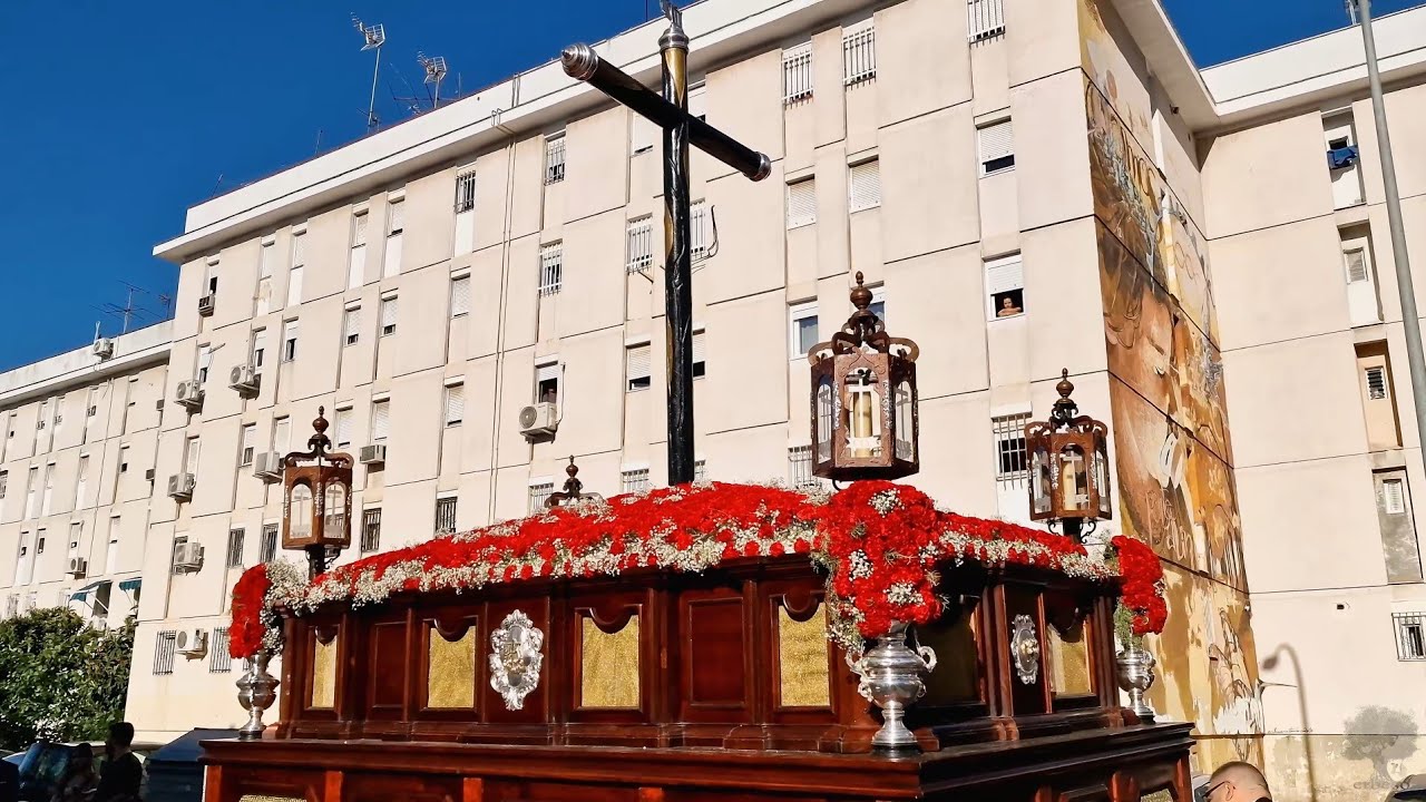 Salida de la Cruz de Mayo de la Soleá (San Pablo) - AM Nazareno (La Roda de Andalucía)