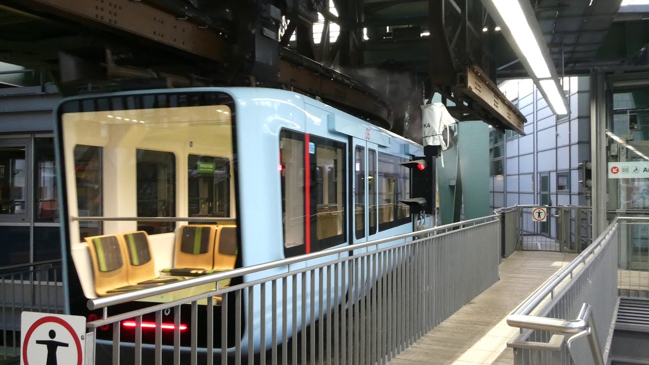 WSW Neue Schwebebahn 06 in Oberbarmen Bahnhof