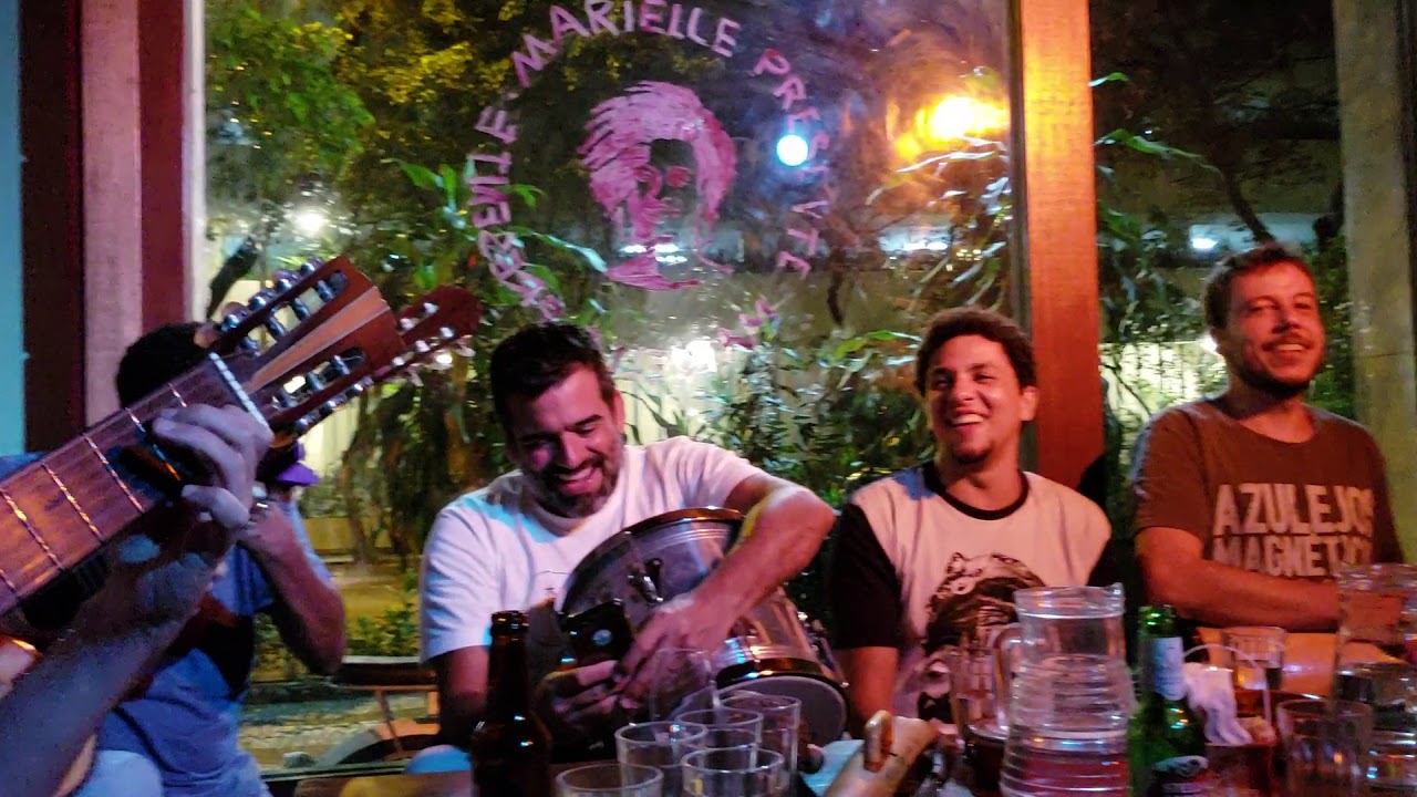 Mosquito canta no Samba da Gávea da Casa da Táta