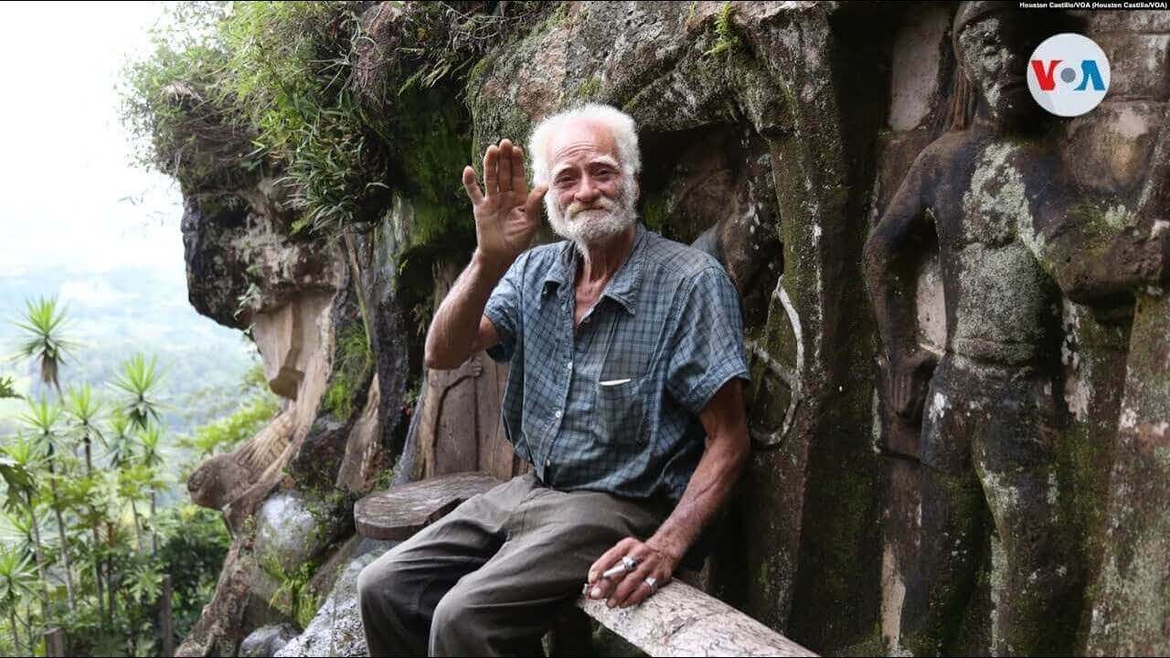 📽️VIDEO Un ermitaño esculpe en piedras en las montañas de Nicaragua