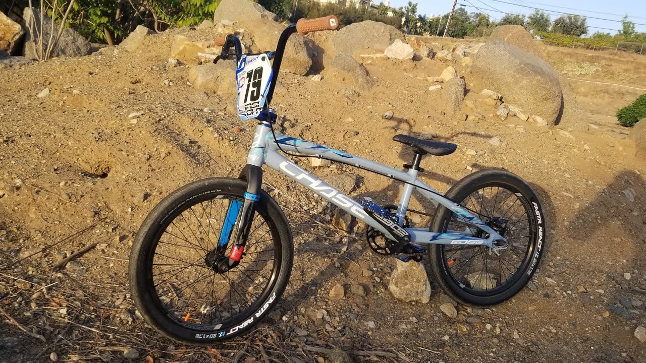 Ikon Carbon Forks install on 2024 Chase Edge Pro XXL Frame