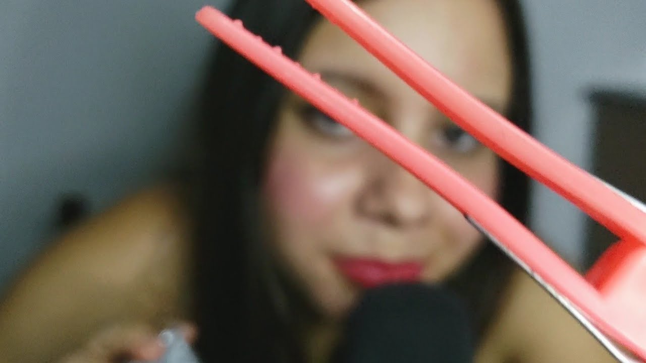 ASMR 👱‍♀️ eu vou fazer uma chapinha 'Futurista e Diferente' no seu cabelo (Formigamentos + arrepios)