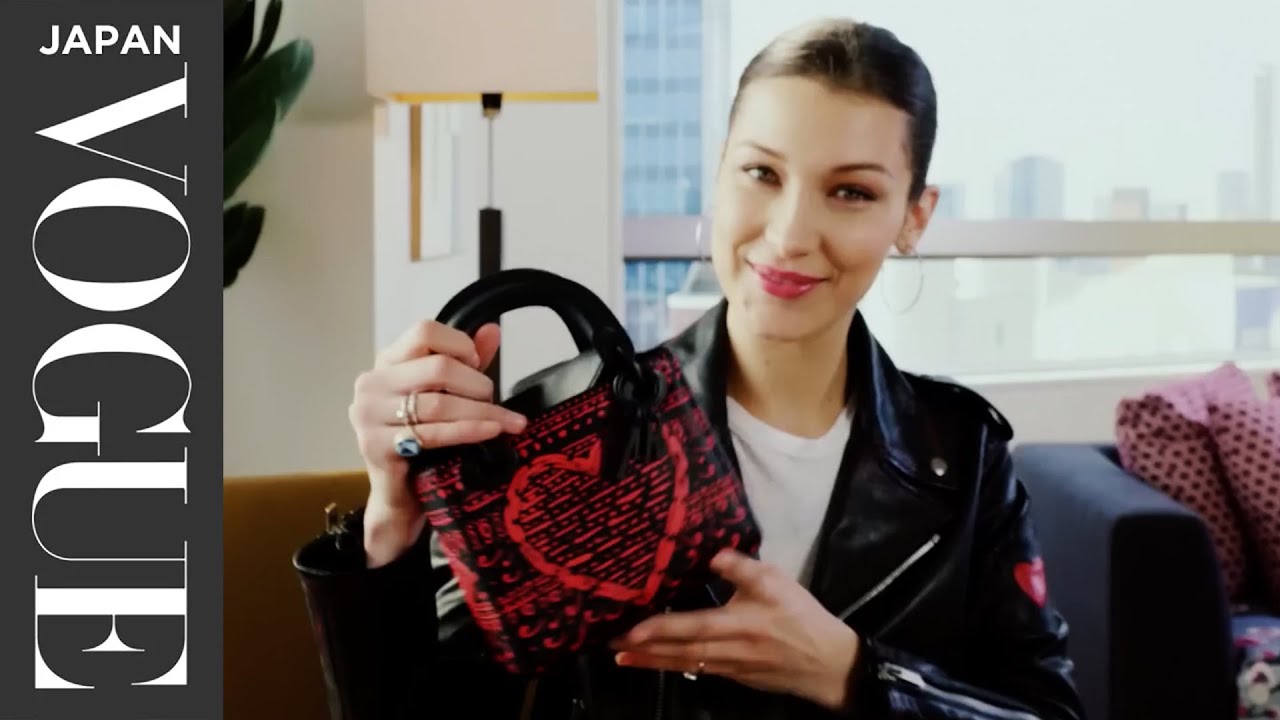 ベラ・ハディッドのバッグの中身を大公開！スーパーモデルが持ち歩くパワーストーンとは？｜In The Bag | VOGUE JAPAN