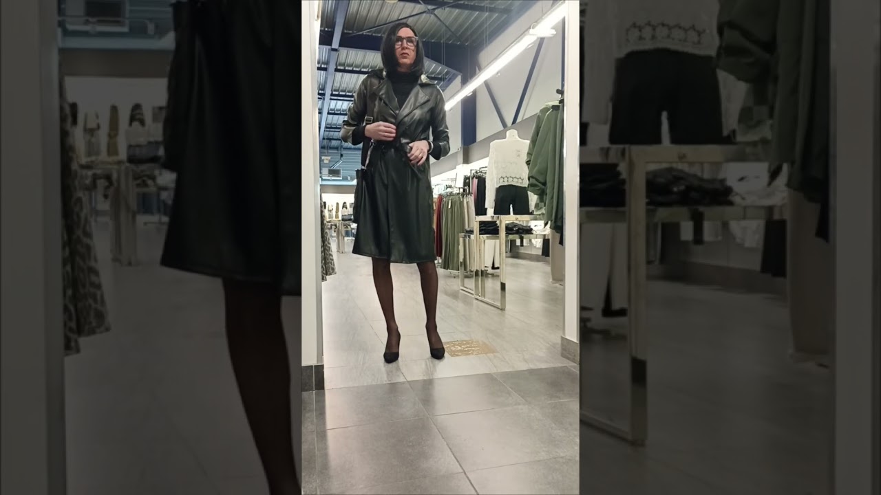a day as crossdresser : shopping, coffee and restaurant