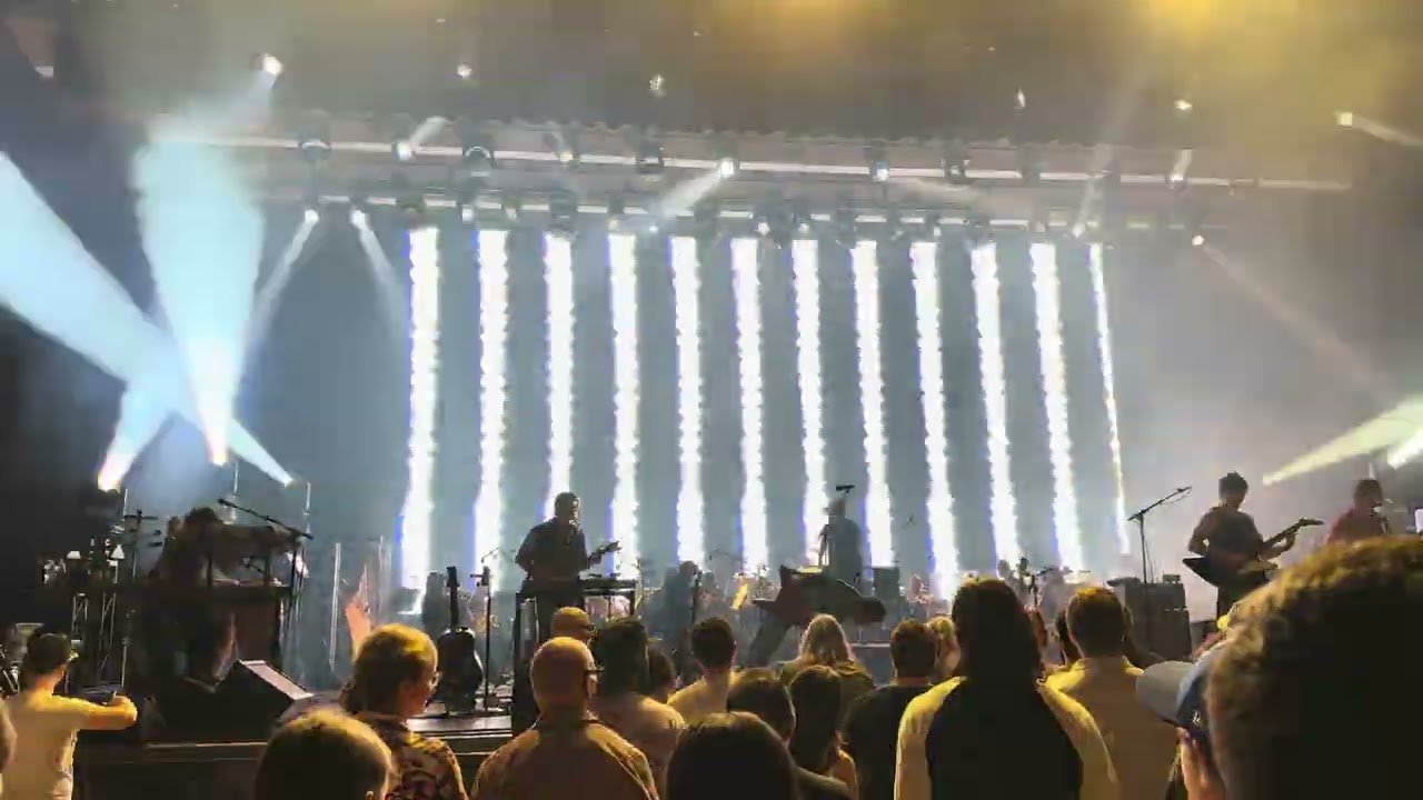 King Gizzard & The Lizard Wizard – “Dragon” Live at Ravinia Theater, Chicago (2025)