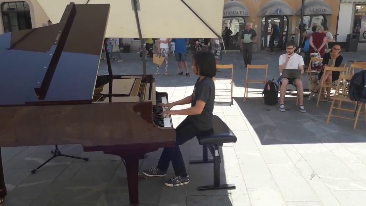 Rachmaninoff´s Prelude in Piano street performance