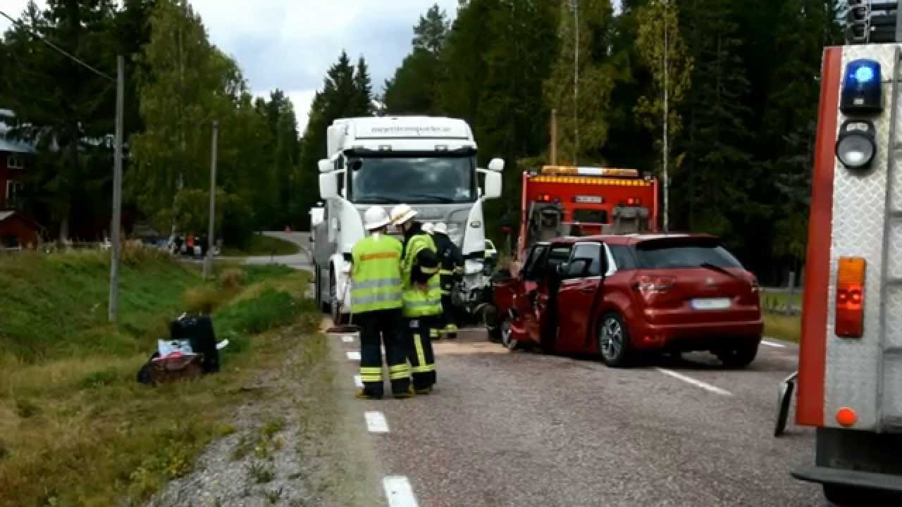 150913 - Holmsveden: D&ouml;dsolycka p&aring; v&auml;g 272