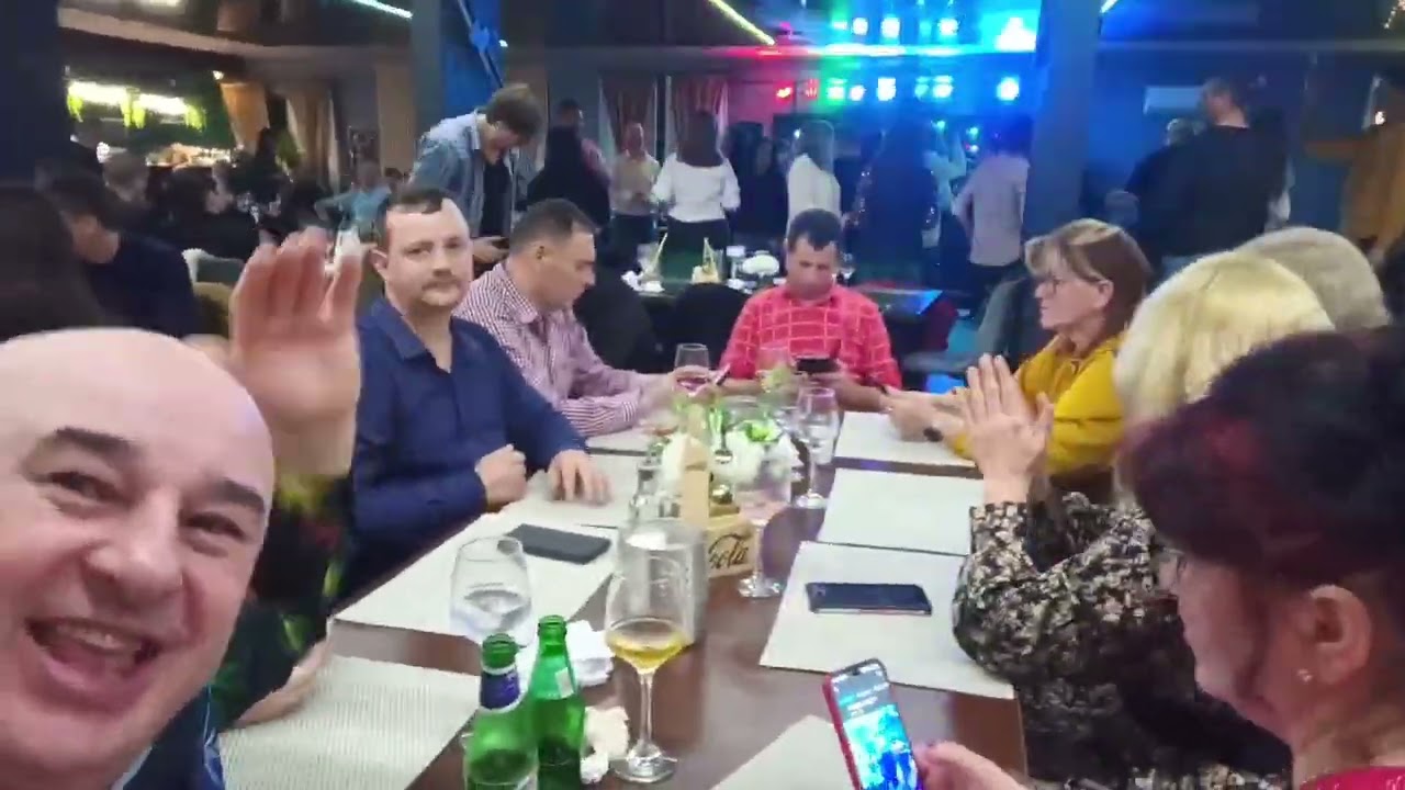 In Campina,la restaurantul Kiss,dupa revelion este distractie,dans si bubuialaaa😉👍😘