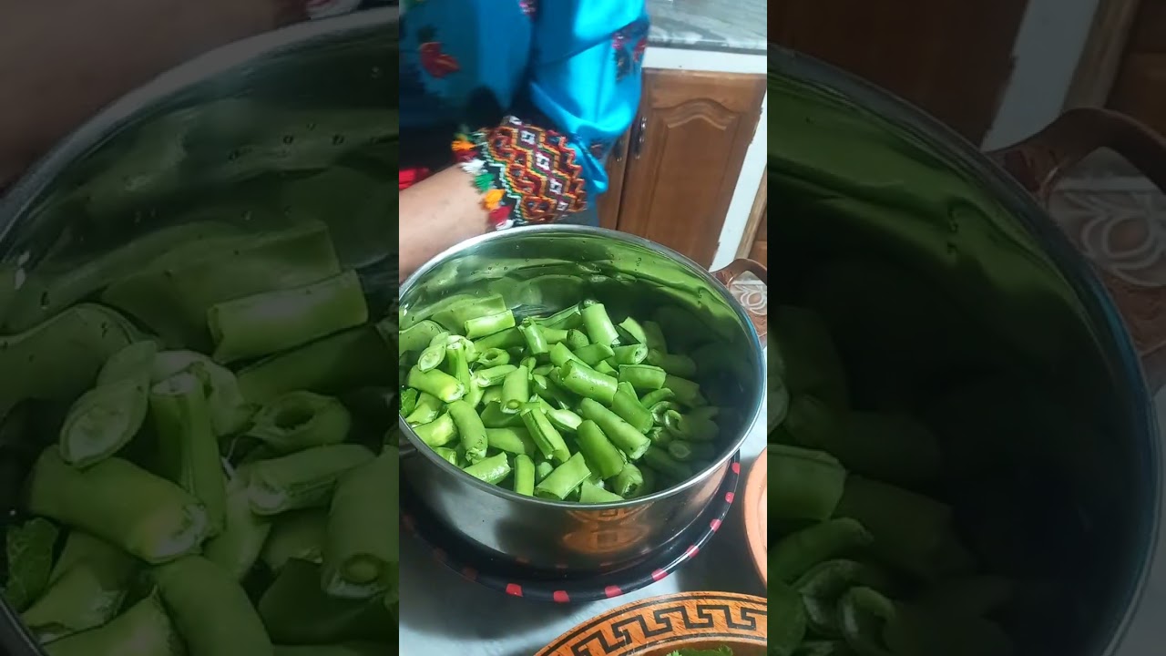 Amakfoul ouharfil ,مسفوف اللفت والاعشاب البرية، Couscous avec f&egrave;ves et herbes sauvages &agrave; la vapeur