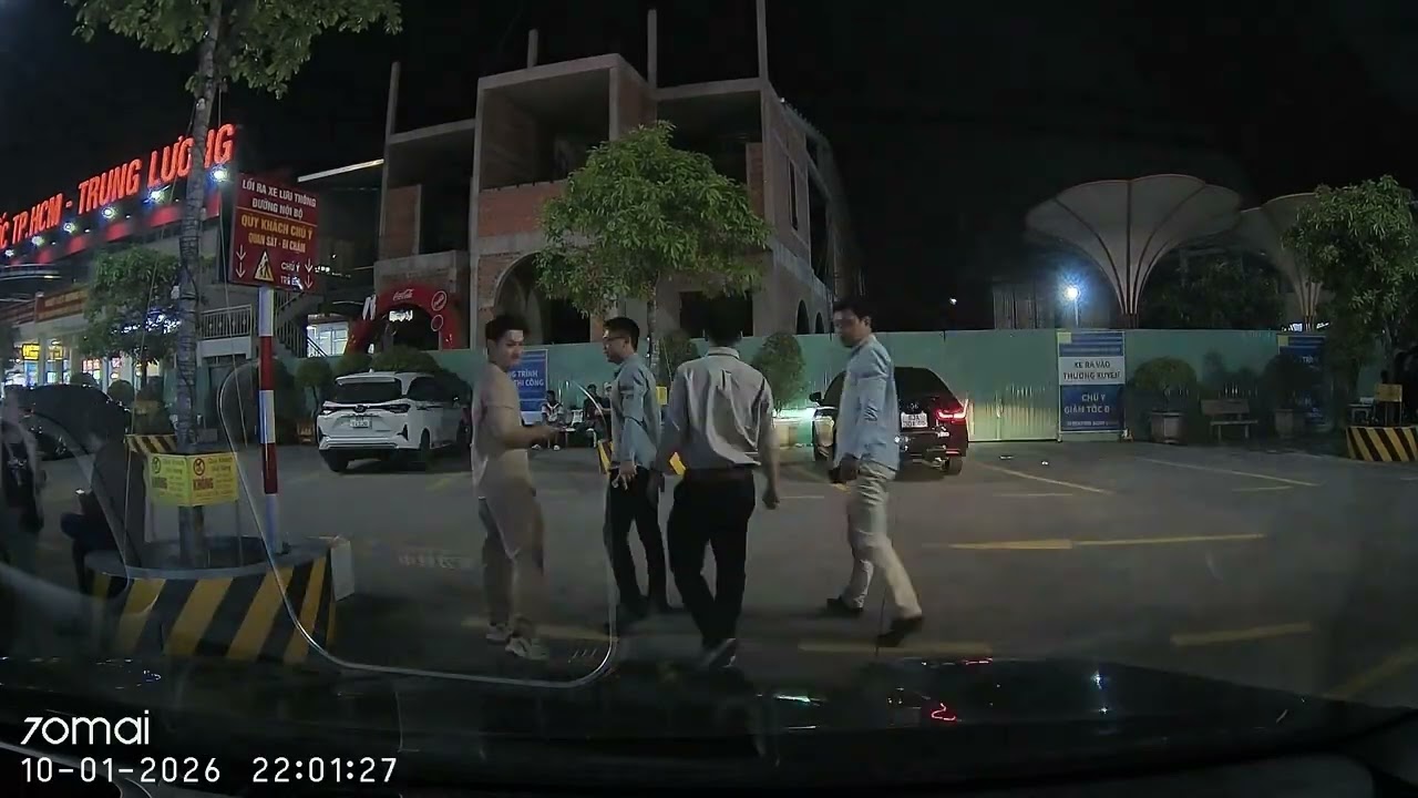 Time-lapse tạm biệt Cần Thơ hoa lệ đua về trong đêm trên cao tốc