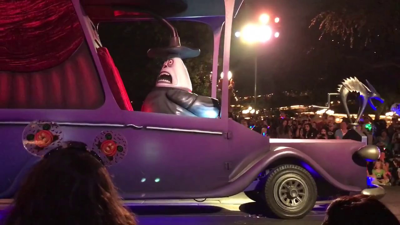 Disneyland Parade Breaks Down!  2017 Mickey's Halloween Party Frightfully Fun Parade - Sept 20, 2017