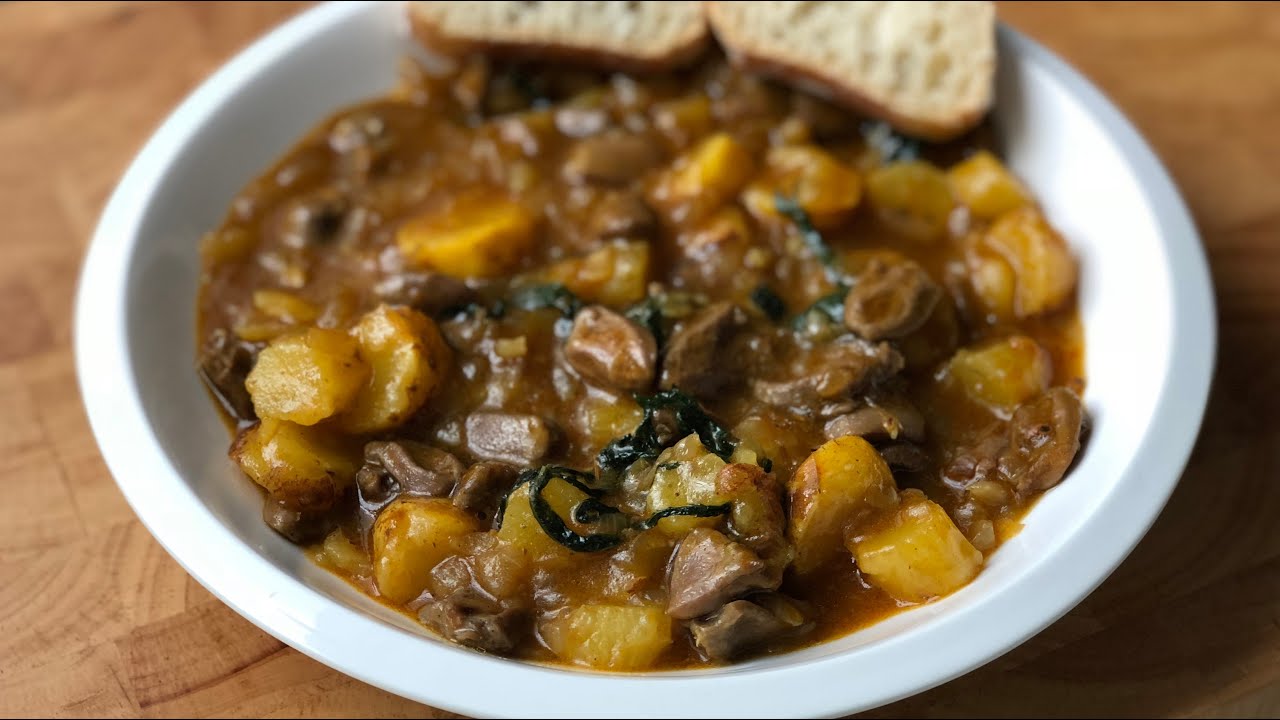 Exquisito guiso de oca con corazoncitos de pollo