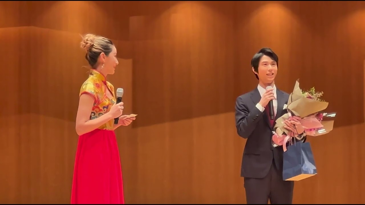 羽生结弦出席中日邦交正常化50周年纪念庆典（フィギュアスケートの羽生結弦選手が中日国交正常化50周年の記念イベントに出席し、中国語で「私は今年27歳です」を話した）
