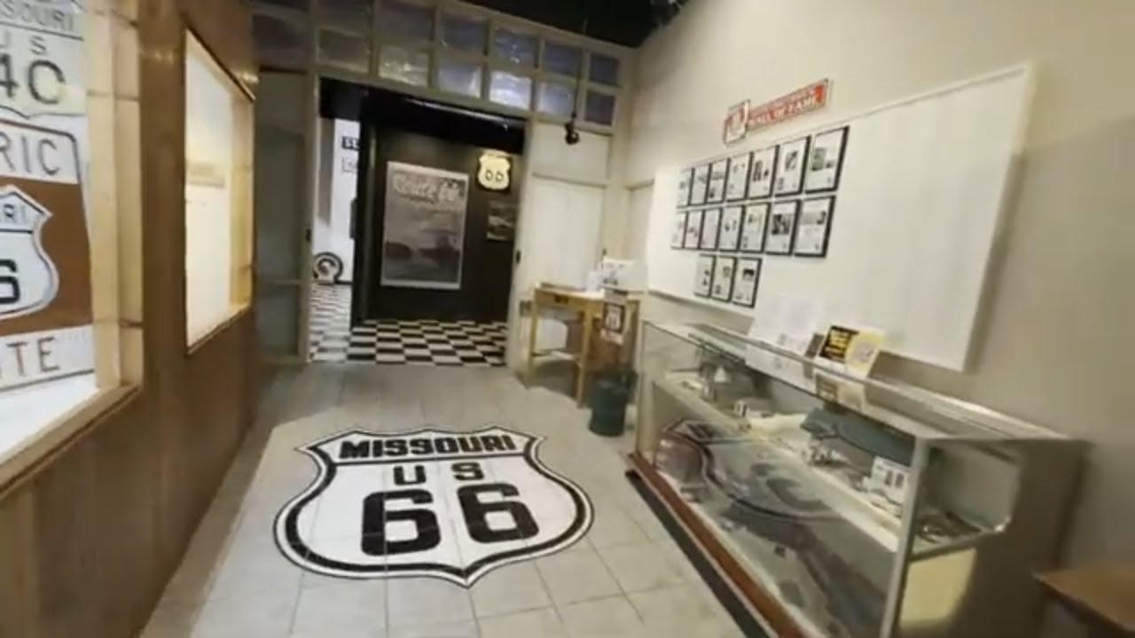 Выставка, посвященная столетию трассы Route 66, в музее-библиотеке Ливана.