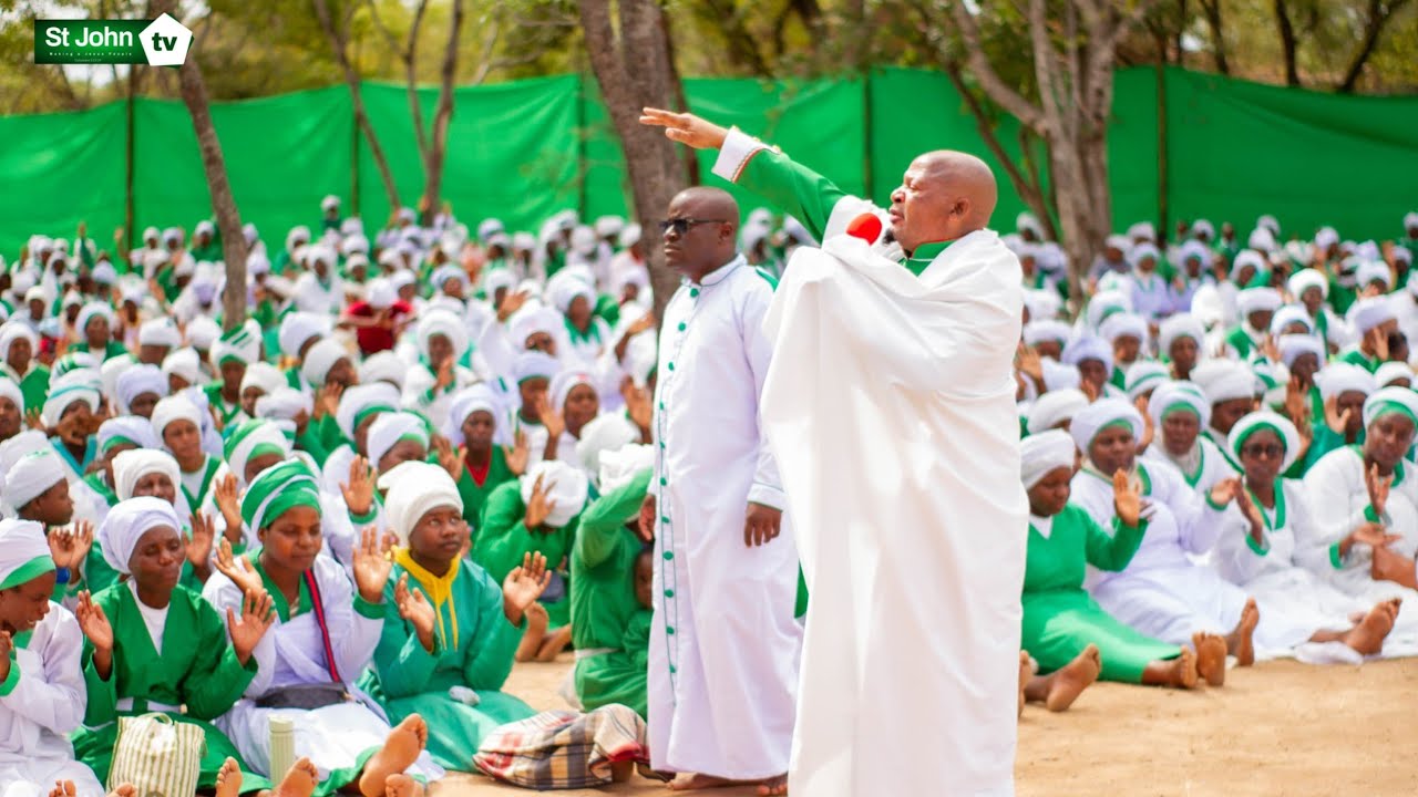 Dr Bishop S Mabhiza sings Gandinga gandagandinga on Passover mhondoro 2024